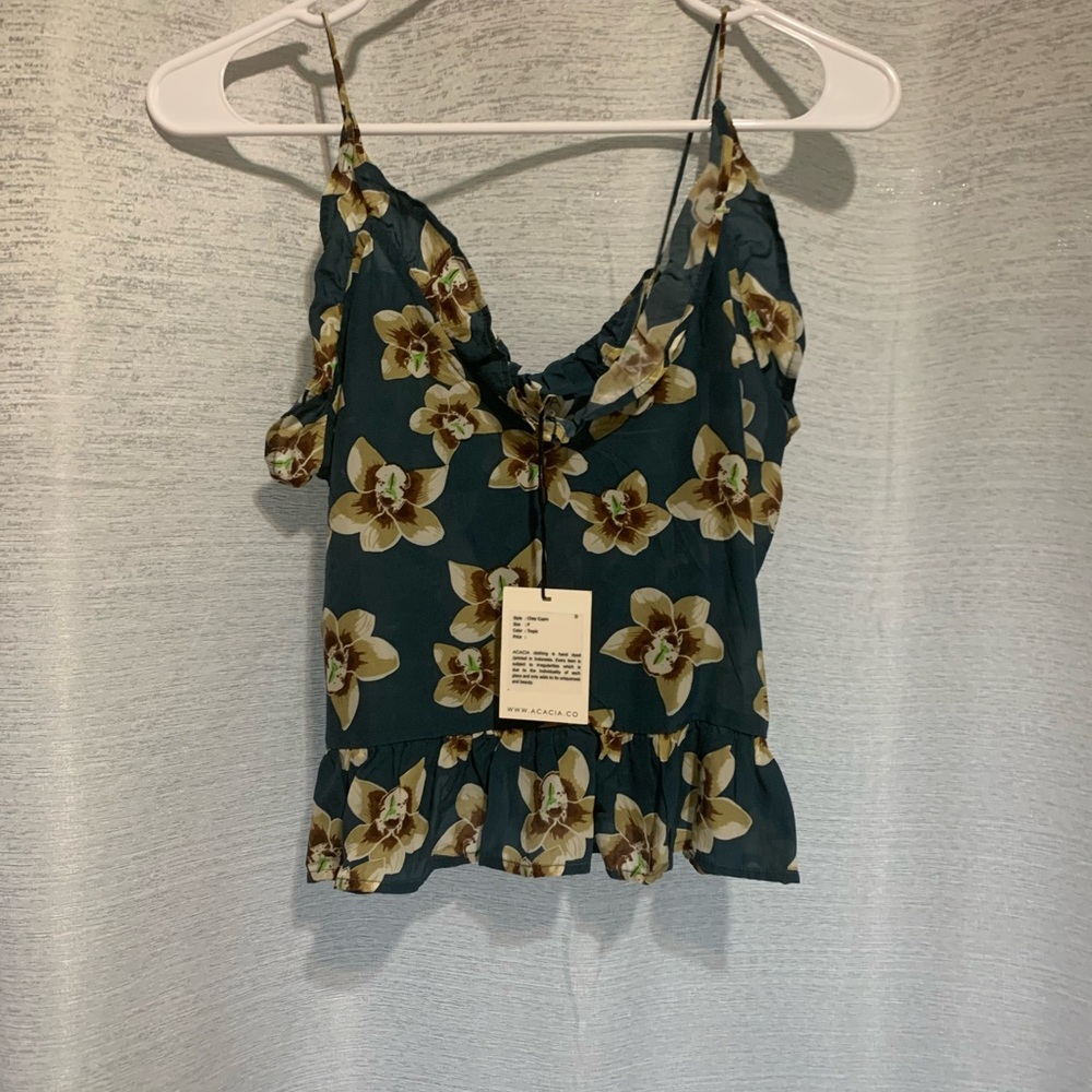 MAKE OFFERS BNWT Chey top